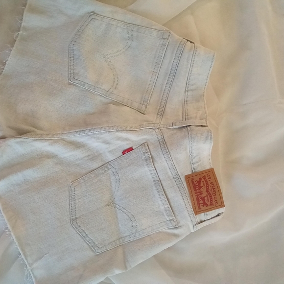 Levi's shorts - Picture 2 of 2